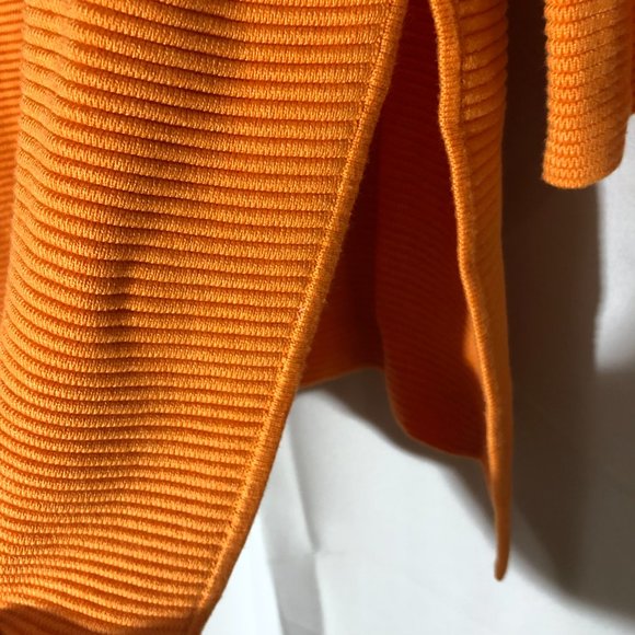 🎉HP🎉 EEUC ST. JOHN Sweater - Picture 5 of 8